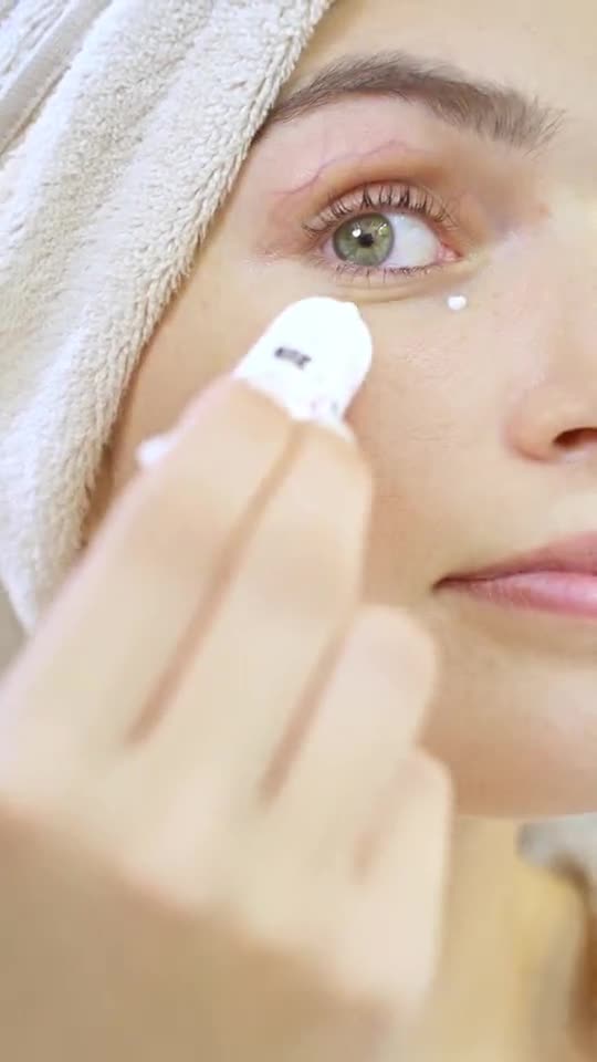 Velra Skin ad: a woman applying face cream